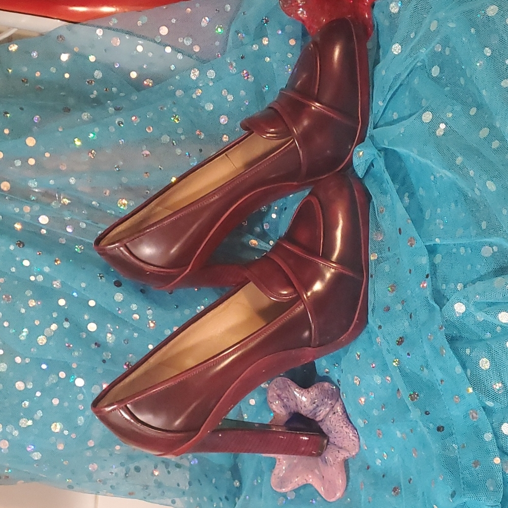 Salvatore Ferragamo Heels Shade of Red - Picture 4 of 15